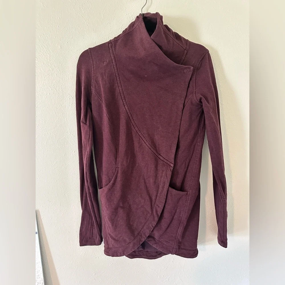 Lululemon That's A Wrap
Heathered Bordeaux Drama​​​ - Picture 10 of 13